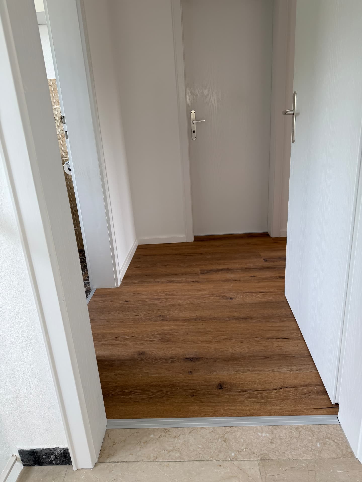 Flur mit neuem Bodenbelag