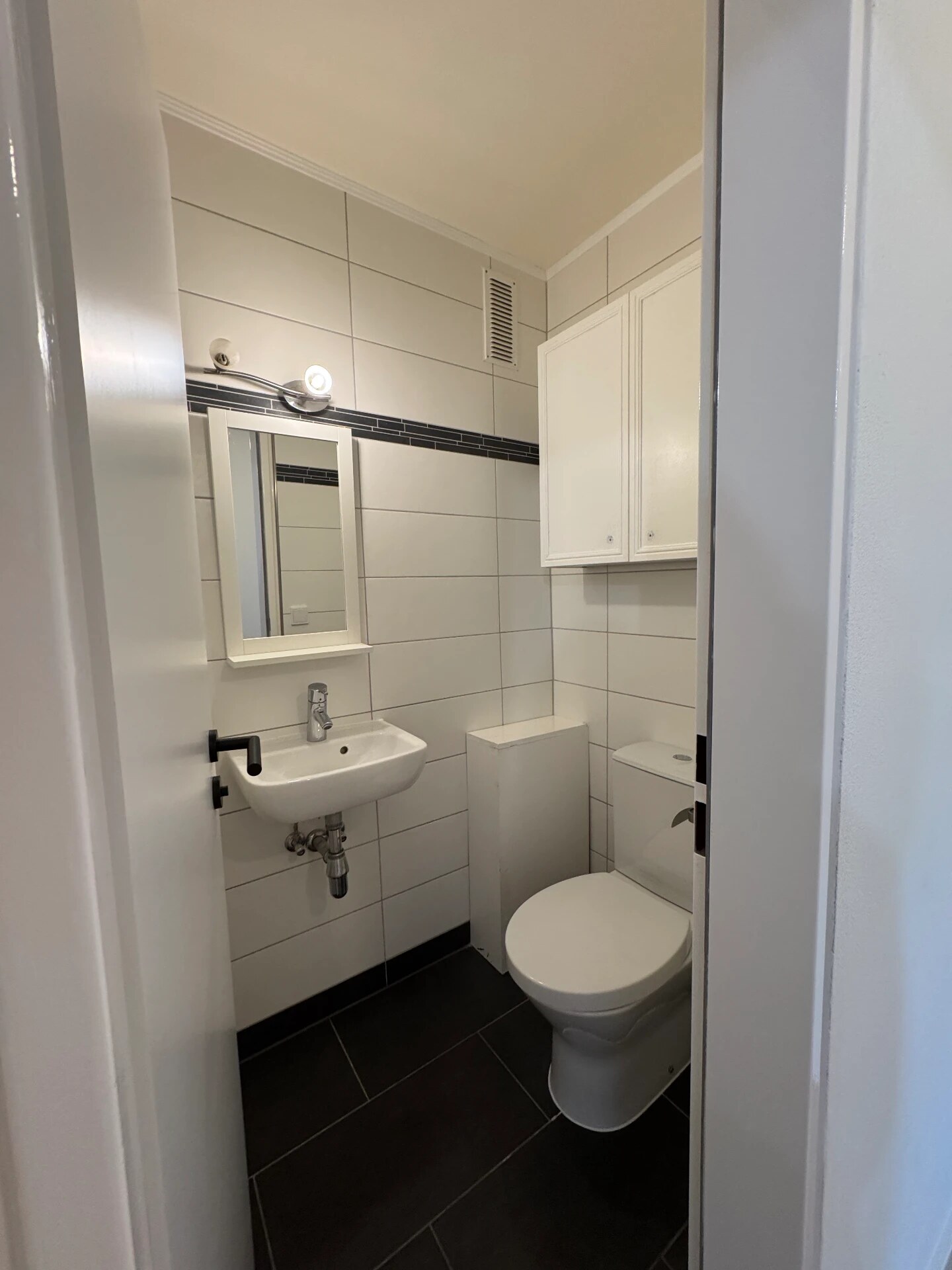 Nachher – Gäste-WC mit neuer Ausstattung