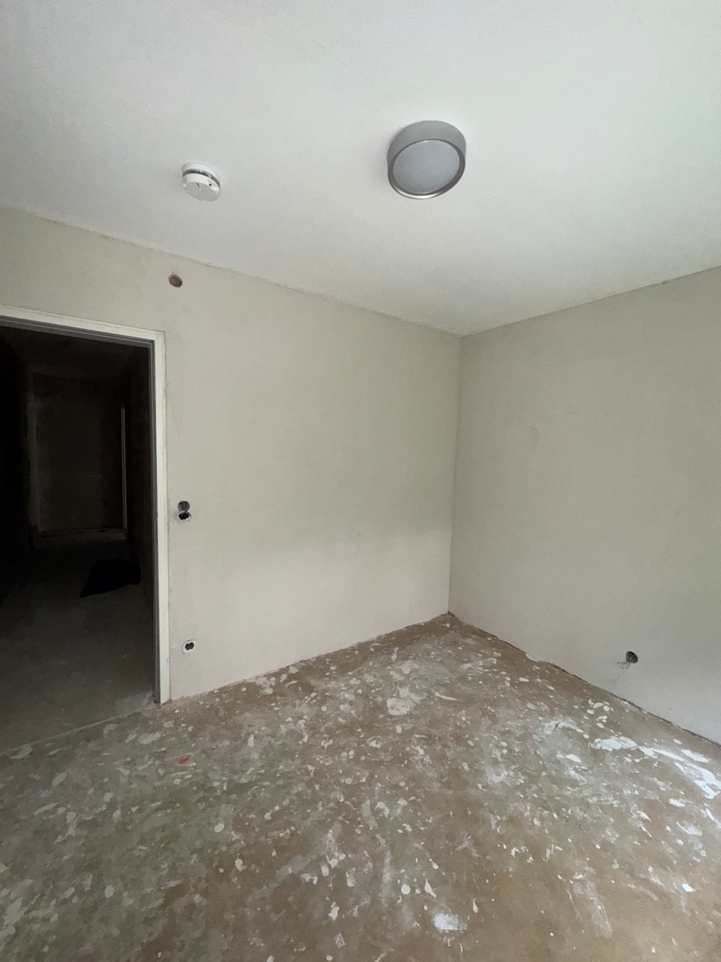 Während – Zimmer – Wände gespachtelt