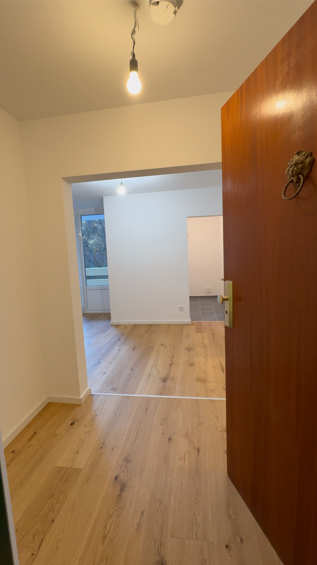 Nachher – Eingangsbereich mit Blick in den Wohnraum