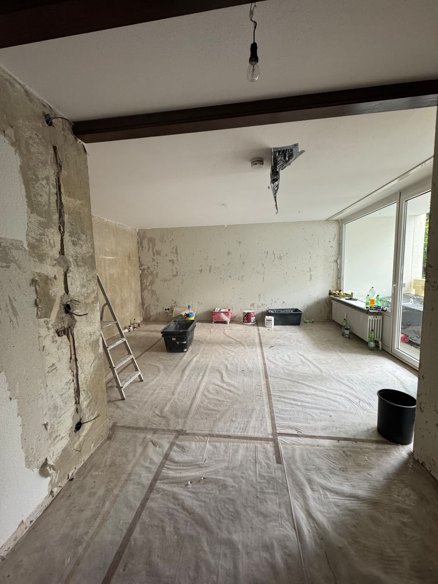 Während – Wohnraum – Wände abgeklebt und vorbereitet