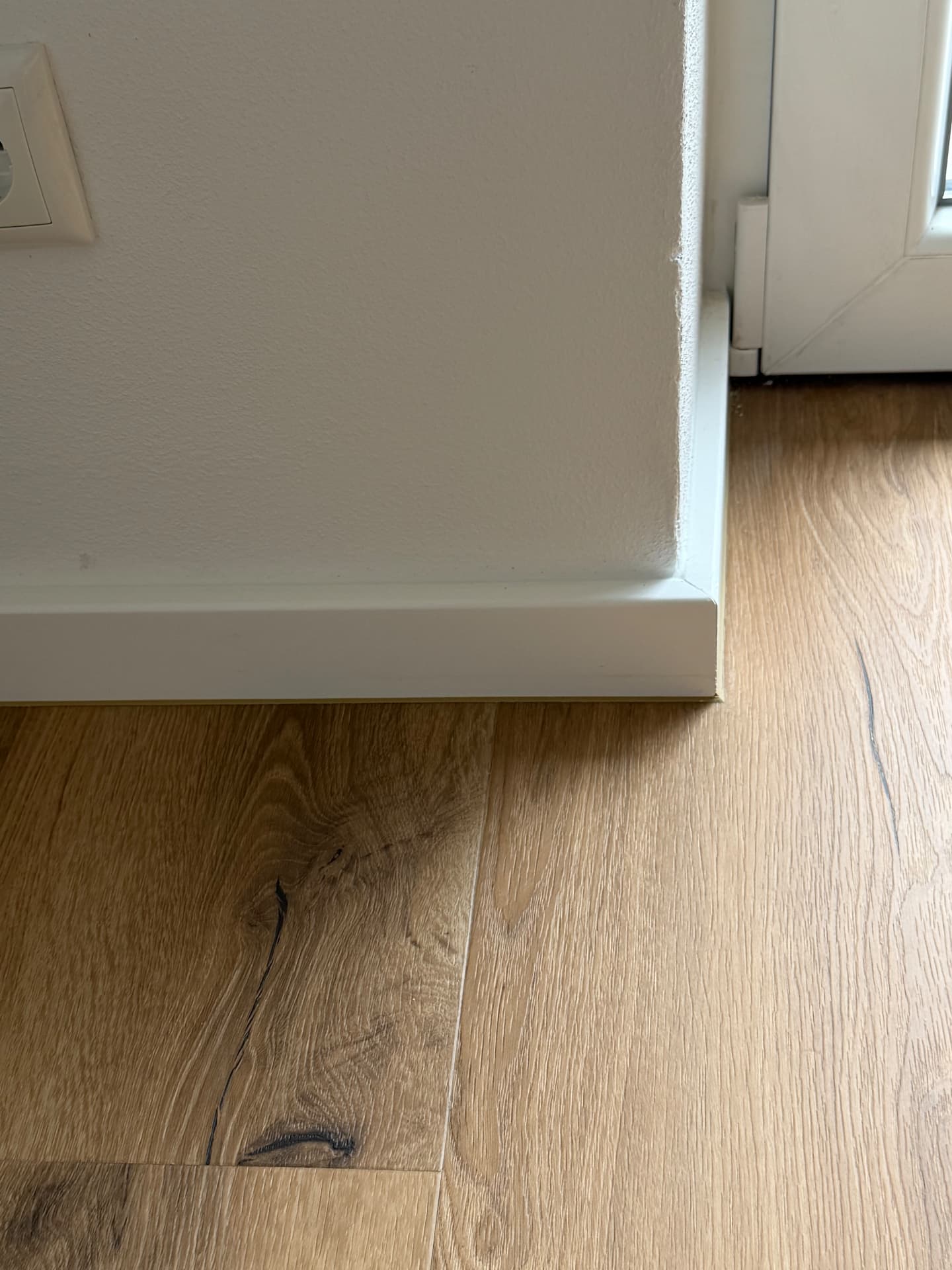 Detailansicht – Sockelleiste und Bodenübergang