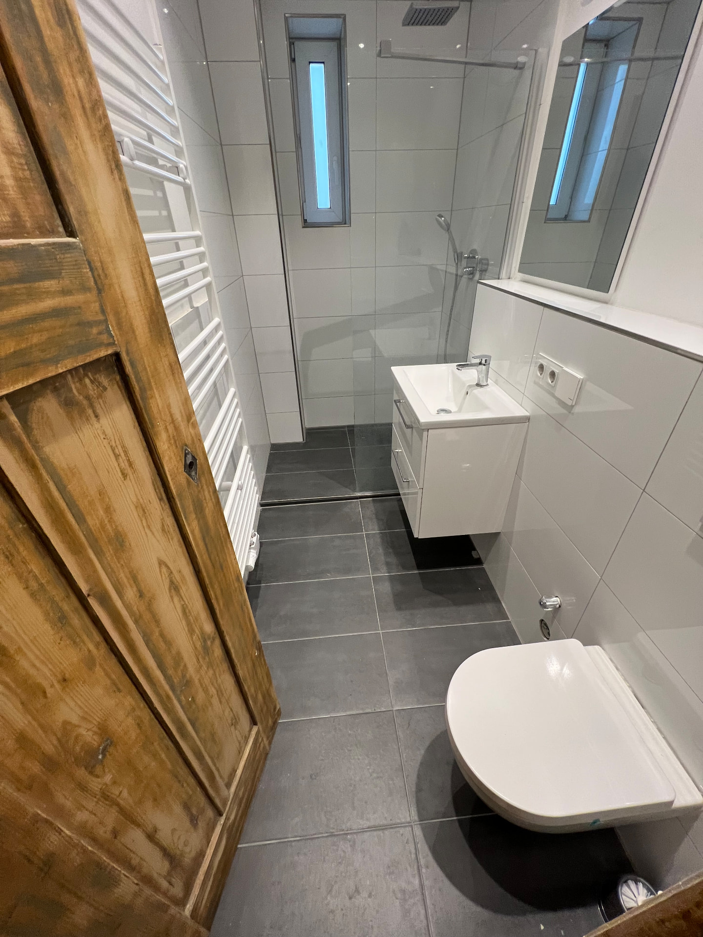 Duschraum – bodengleiche Dusche mit Duschrinne