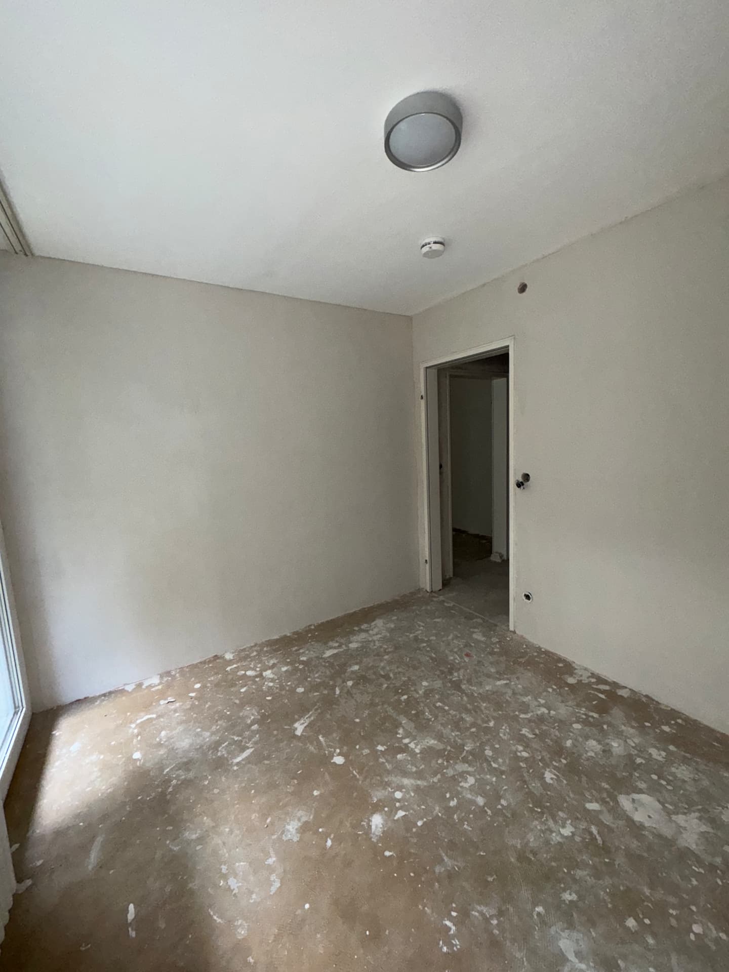 Während – Zimmer – Wände geglättet